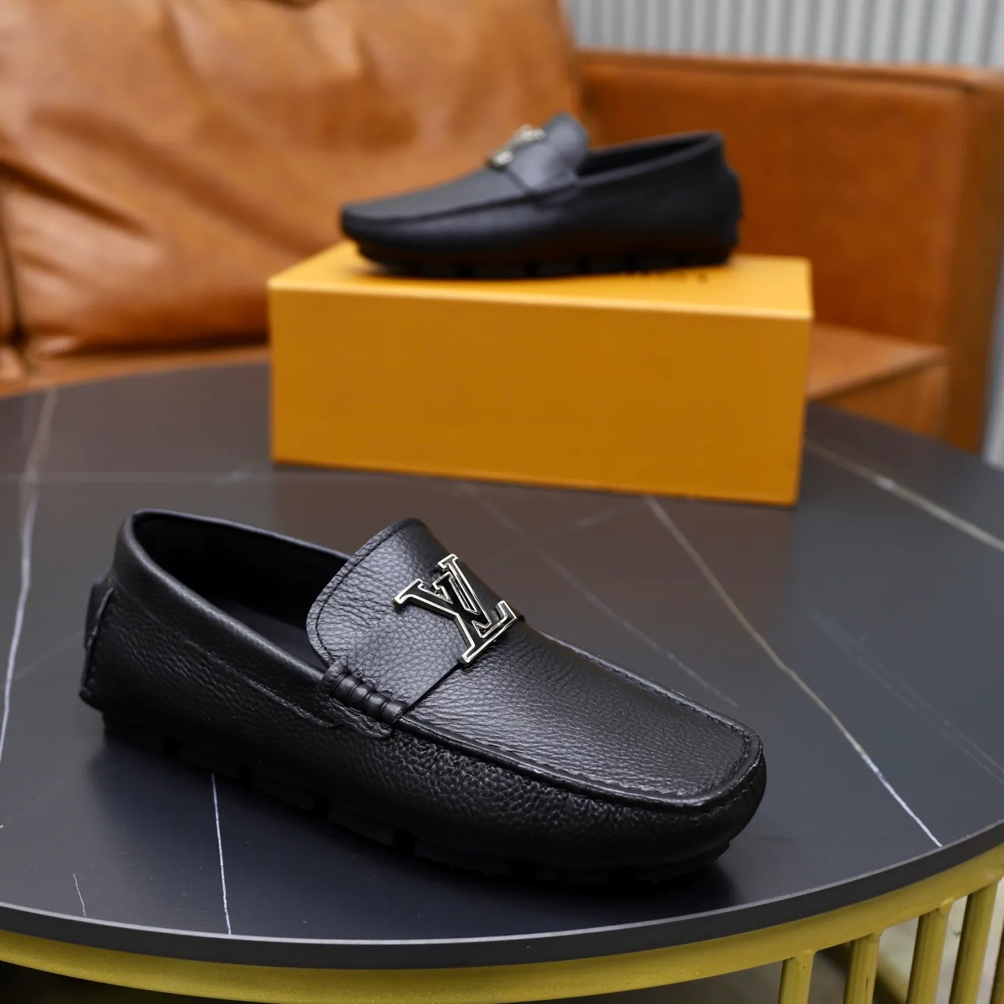 Ex-factory price: 480💰【LV】Louis Vuitton ⚠️High-end men’s driving and pedal series ⚠️38-44 (customized for 45) ⚠️All original cowhide leather! Thick and soft! Made entirely of calfskin lining! Rubber sheet anti-slip beanie sole! Three-dimensional package technology! Fashionable and classic! Handicrafts! Original high quality! Feel free to compare!